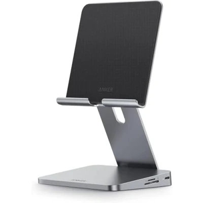 Abbildung von Anker 551 8 in 1 USB C Hub, einklappbare Halterung, Power Delivery, 4K HDMI, 2 A Datenports, 3.5 mm AUX, microSD/SD Speicherkartensteckplatz, Geeignet für iPad Pro und Tablets