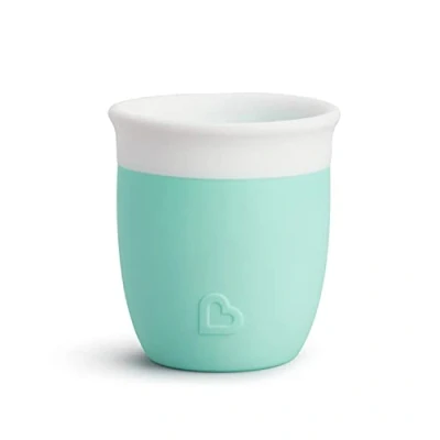 Abbildung von Munchkin C&#039;est Silicone! Offener Trinklernbecher für Baby &amp; Kleinkinder, Lern Tasse mit 360 offenem Rand, Kinder ab 4 Monaten, ohne BPA, lebensmittelechtes Silikon 2 oz/59 ml, Farbe: Minze