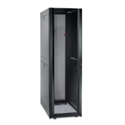 Abbildung von APC NetShelter SX, 42 HE Server Rack Gehäuse, 600 mm x 1070 mm, mit schwarzen Seitenteilen (AR3100)