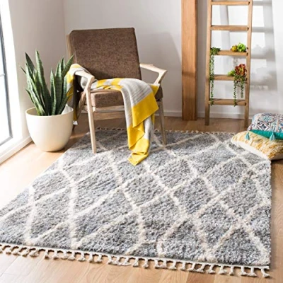 Abbildung von SAFAVIEH Zottelig Teppich für Wohnzimmer, Esszimmer, Schlafzimmer Berber Fringe Shag Collection, Kurzer Flor, Grau und Creme, 122 X 183 cm