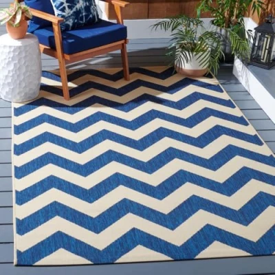Abbildung von SAFAVIEH Geometrisch Teppich für Wohnzimmer, Esszimmer, Schlafzimmer Courtyard Collection, Kurzer Flor, Marine und Beige, 160 X 231 cm