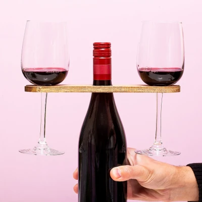 Abbildung von Weinserver für Weinflasche und Gläser