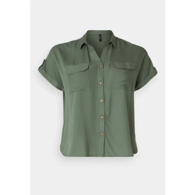 Abbildung von VERO MODA CURVE Damen VMCBUMPY S/S Shirt WVN GA CUR NOOS Kurzarmbluse, Grün, 44 DE/Groß