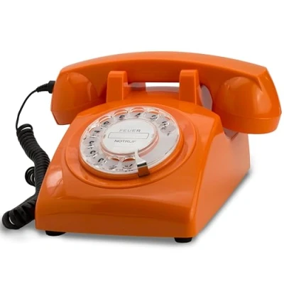 Abbildung von Opis 60s Cable: Retro Telefon mit Wählscheibe Festnetztelefon Schnur, Nostalgie Analog, Antikes Telefon, Vintage im 80er Stil, EIN Wählscheibentelefon Design, orange