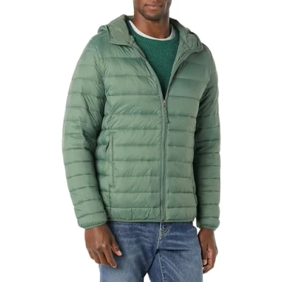 Abbildung von Amazon Essentials Herren Leichte, Wasserabweisende, verstaubare Kapuzenjacke, Grün, XS