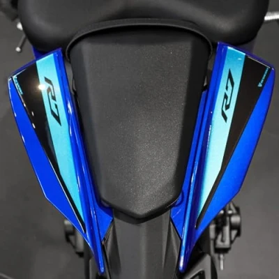 Abbildung von Resin Bike Aufkleber Motorrad Kompatibel Mit Yamaha YZF R7 2021 2024 Icon Blue. Heckverkleidung vor Stößen und Kratzern. Aufklebersatz 3D Harzklebstoff Stickers Made in Italy