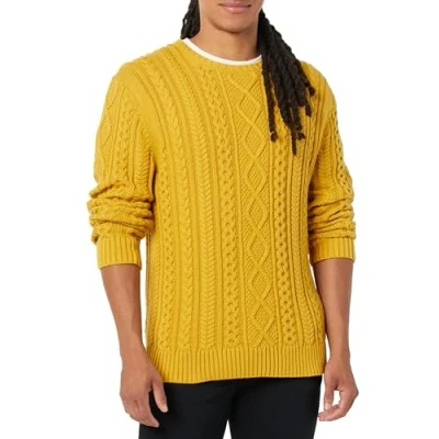 Abbildung von Amazon Essentials Herren Pullover mit Langen Ärmeln und Rundhalsausschnitt aus 100% Baumwolle Zopfmuster, Senfgelb, M