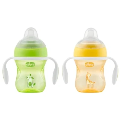 Abbildung von Chicco Trinklernbecher, auslaufsicherer 200ml Trinkbecher für Babys, Trinkflasche ab 4 Monaten zum Trinken lernen mit ergonomischer Silikontülle, doppeltes Anti Kolik Ventil, BPA frei Gelb oder Grün