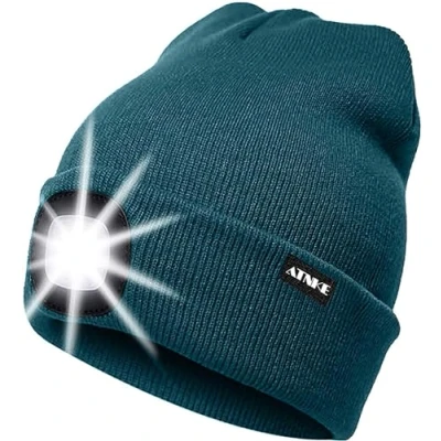 Abbildung von ATNKE LED Beleuchtete Mütze,Wiederaufladbare USB Laufmütze mit Licht Extrem Heller 4 Lampe Winter Warme Stirnlampe für Herren und Damen Geschenke/Olive Green