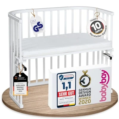 Abbildung von babybay Maxi mit Matratze Classic Soft extra großes Beistellbett aus massivem Buchenholz / Kinderbett Höhe stufenlos verstellbar &amp; umweltfreundlich mitwachsendes Babybett (weiß lackiert)