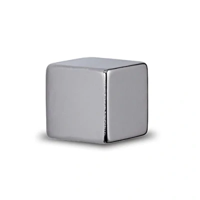 Abbildung von MAUL Neodym Magnet 15x15x15mm (1 Stück) stark mit 15kg Haftkraft Magnete in modernem Würfel Design Würfelmagnet für Büro Magnettafel, Whiteboard und Kühlschrank Silber