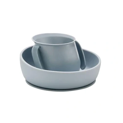 Abbildung von Doidy Cup &amp; Bowl Kindergeschirrset einzigartige geneigte Form mit einer Tasse zum Erlernen des Trinkens und einem Saugboden Befestigen der Schüssel für Babys Kleinkinder (Grau)