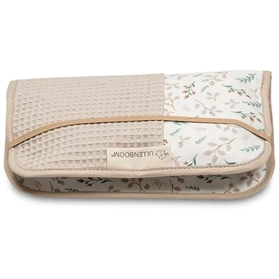 Abbildung von ULLENBOOM ® Windeltasche für unterwegs, Floral Sand, Made in EU Wickeltasche bis zu 3 Windeln, Feuchttücher &amp; weiteres Zubehör, Ideal als Wickelorganiser den Kinderwagen