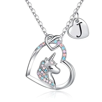 Abbildung von TINGN Geschenk Mädchen 5 6 7 8 9 Jahre, Kette Herz Silber Einhornkette Einhorn mit Buchstaben J Halskette Schmuck Geschenke für Geburtstag