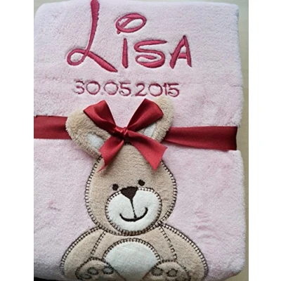 Abbildung von Babydecke mit Namen und Datum bestickt Geschenk Geburt Taufe (Rosa Hase)
