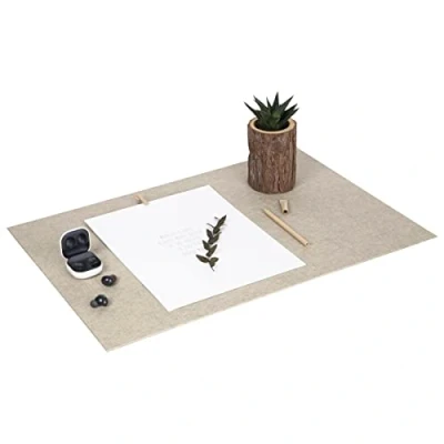 Abbildung von Bigso Box of Sweden ANNIE Schreibtischunterlage elegante Tischauflage aus Faserplatte und Papier in Leinenoptik schützendes Mauspad für die Schreibtischoberfläche beige