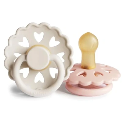 Abbildung von FRIGG Fairytale Schnuller 2 Packung Latex BPA Frei Hergestellt in Dänemark Symmetrischer Sauger Kirschform (Cream/Blush, Größe 1 (0 6 Monate))