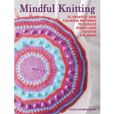 Abbildung von Mindful Knitting: 35 Creative and Calming Patterns to Reduce Stress Soothe the Mind