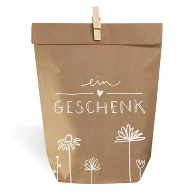 Abbildung von Eine der Guten Verlag Geschenkpapier 24 Geschenktüten &quot;ein Geschenk&quot; mit FSC Holz Miniklammern