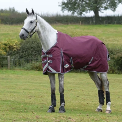 Abbildung von Weatherbeeta Winterdecke Comfitec Plus Dynamic II Standard Neck Medium/Lite 100g Maroon/Grau/Weiß 150/200 Agradi.deVerkauft von Agradi