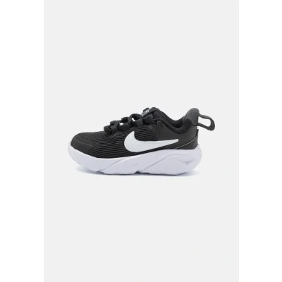 Abbildung von Nike Performance STAR Runner 4 Unisex Laufschuh Straße für Kinder, Größe: 21, Black/racer blue/summit white/green strike Schuhe