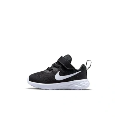Abbildung von Nike Jungen Unisex Revolution 6 Kinder Sneaker, Black White Dk Smoke Grey, 22 EU