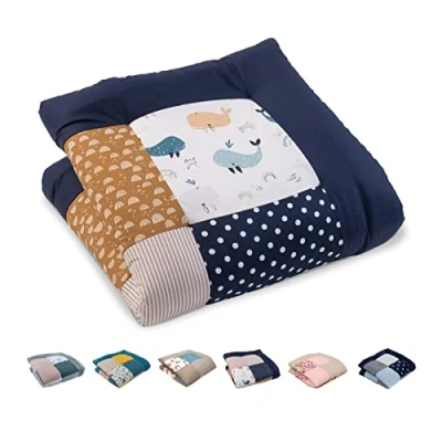 Abbildung von ULLENBOOM Krabbeldecke für Baby 80x80 cm, Outdoor geeignet, 100% OEKO TEX Materialien, Made in EU, Weich gepolstert, Wale ideal als Spieldecke