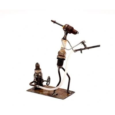 Abbildung von Brillibrum Design Metallmännchen Feuerwehrmann Handmade Variante Feuerwehr 1 Upcycling Zündkerzenfigur 16x6x16 cm