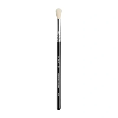 Abbildung von Sigma Beauty Professional E35 Tapered Blending Synthetic Eye Makeup Brush with SigmaTech fibers for Highlighting, Lining and Eyes