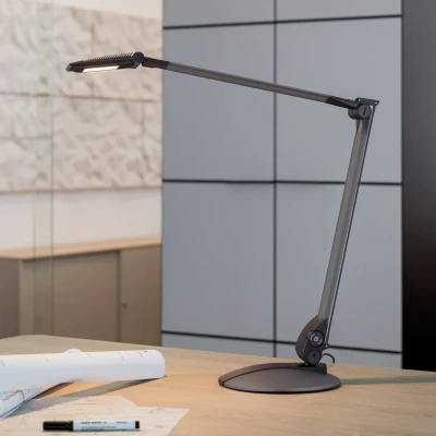 Abbildung von Maul Schreibtischleuchte MAULoptimus Schreibtischlampe aus Aluminium mit Standfuß Farbtemperatur stufenlos einstellbar Moderne, drehbare Lampe für Büro und Schreibtisch Anthrazit