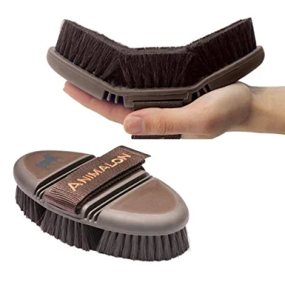 Abbildung von Animalon CareFlex Lammfell Kardätsche Flexible &amp; Ergonomische Pferdebürste aus und Rosshaar Pferde Zubehör Innovatives Putzzeug für