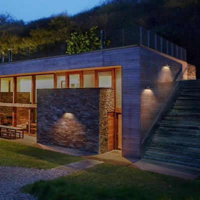 Abbildung von LEDVANCE ENDURA Style Kleine Oval Solar Wandleuchte, warmweißes Licht (3000K), integrierter Sensor, ohne Strom nutzbar, lange Laufzeit: 30 Mal 60 Sekunden im PIR Modus, Schutzklasse IP44, schwarz
