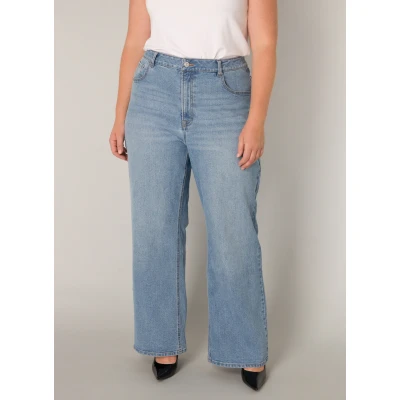 Abbildung von Base Level Curvy Weite Jeans in großen Größen