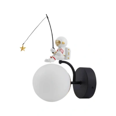 Abbildung von Lindby Wandleuchte Kosmo, Kunststoff, Astronaut, 30 cm hoch