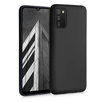Abbildung von kwmobile Hülle kompatibel mit Samsung Galaxy A02s weiches TPU Silikon Case Cover geeignet für kabelloses Laden Schwarz matt