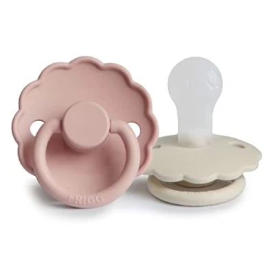 Abbildung von FRIGG Daisy Silikon Schnuller 2 Packung Symmetrischer Sauger in Kirschform BPA frei Hergestellt Dänemark (Blush/Cream, Größe 1 (0 6 Monate))