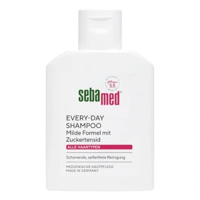 Abbildung von Sebamed Every Day Shampoo 50 ml, in praktischer Reisegröße für unterwegs, Haarshampoo Damen und Herren, schonende, seifenfreie Reinigung empfindliche Kopfhaut, alle Haartypen geeignet