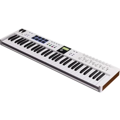 Abbildung von Arturia KeyLab Essential 61 mk3 MIDI Controller Keyboard für die Musikproduktion Tasten, 9 Drehregler, Fader, ein Modulationsrad, Pitch Bend Rad, 8 Pads Weiß