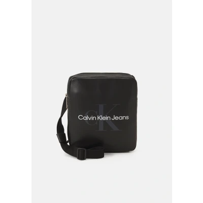 Abbildung von Calvin Klein Jeans Monogram SOFT Reporter Unisex Umhängetasche, Größe: One Size, Black