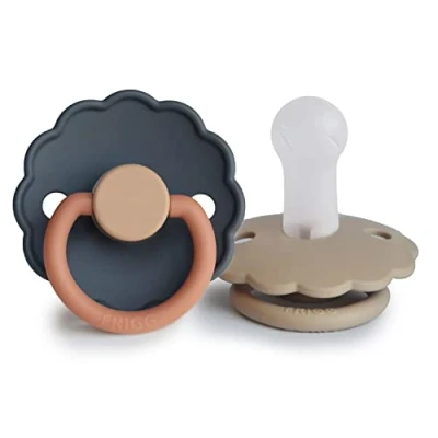 Abbildung von FRIGG Daisy Silikon Schnuller 2 Packung Symmetrischer Sauger in Kirschform BPA frei Hergestellt Dänemark (Aurora/Croissant, Größe (6 18 Monate))