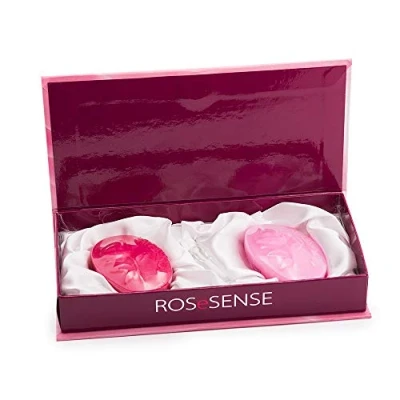 Abbildung von Rose of Bulgaria Geschenkset Zwei handgemachte Seifen, 2 x 45 g und Eau de Parfum, 2,1 ml in Luxurious Gift Box by Bio Fresh