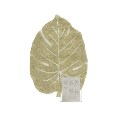Abbildung von Lorena Canals Waschbarer Teppich für das Kinderzimmer. Kollektion Mini Monstera in Natur und Olivefarbe handgefertigt mit natürlicher Baumwolle ökologischen Farbstoffen Größe: 75x100 cm