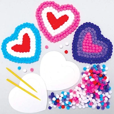 Abbildung von Baker Ross AX712 Pompom Sets, Herzmotiv, kreatives Kunst und Bastelzubehör für Kinder zum Basteln, Dekorieren Präsentieren, 5 Stück