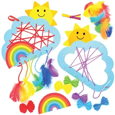 Abbildung von Baker Ross AT774 Regenbogen Traumfänger Kits, erstellen Sie Ihre eigenen Kits für Kinder, Kunst und Handwerk, Wanddekorationen Mädchen eine Einführung in das Nähen, 4 Stück, Mittel
