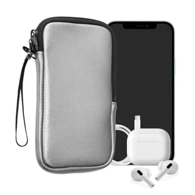 Abbildung von kwmobile Handytasche für Smartphones M 5,5&quot; Neopren Handy Hülle Metallic Silber Tasche 15,2 x 8,3 cm Innenmaße