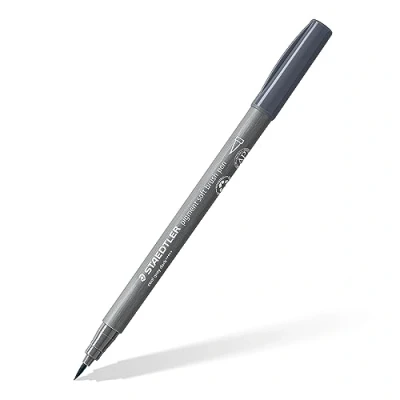 Abbildung von STAEDTLER soft brush pen pigment Arts, dunkel kaltgrau, softe Pinselspitze für besonders variable Linienbreiten, Premium Zeichentusche, wasserfest, 10 pens im Kartonetui, 372 871