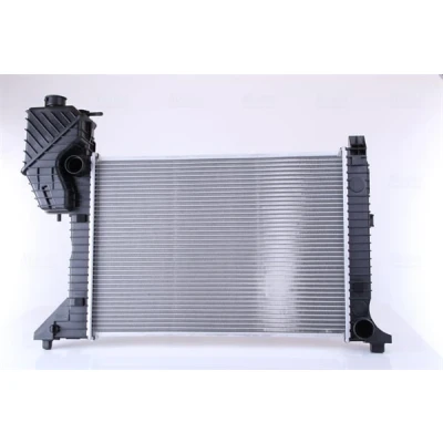 Abbildung von NISSENS 62687A Kühler, Motorkühlung Aluminium 570 399 32 Kühlrippen gelötet MERCEDES BENZ: Sprinter 3 T Kastenwagen, Bus