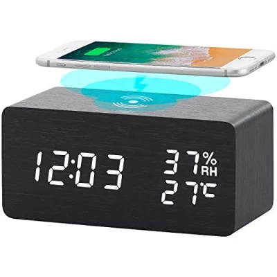 Abbildung von infactory Wecker mit Ladefunktion: 2in1 LED &amp; Qi kompatible Ladestation Temperaturanzeige (Wecker induktiver Ladestation, Samsung, Induktives Laden)