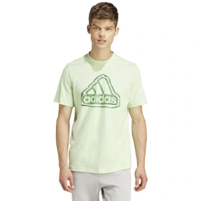 Abbildung von adidas Men&#039;s Folded Badge Graphic Tee T Shirt, semi Green Spark, XL