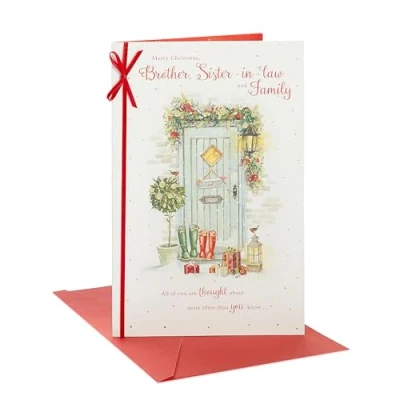Abbildung von UK Greetings Weihnachtskarte für Bruder und Schwägerin, dekoriertes Tür Design